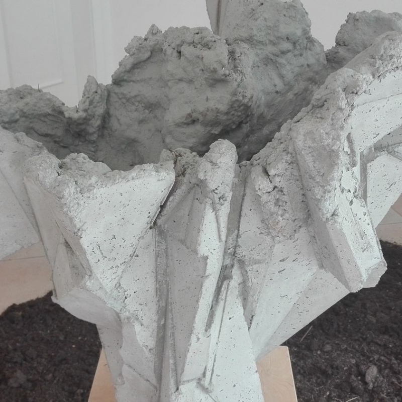Philipp Eyrich - Vase - concrete sculpture 90 x 65 x 70 cm 2019