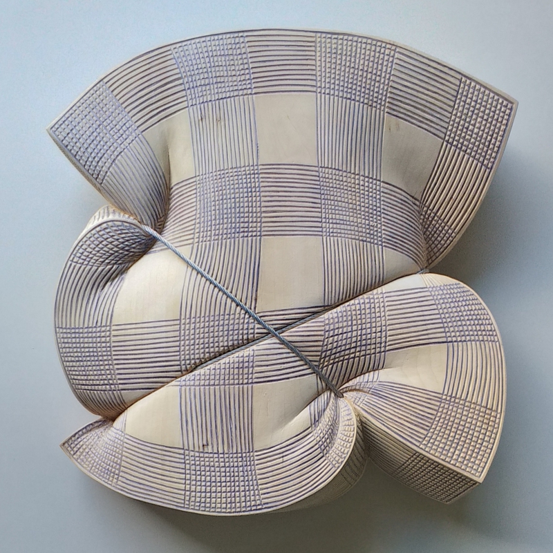 - Egon Digon_Connections_44x44x12 cm_2022_5200 €