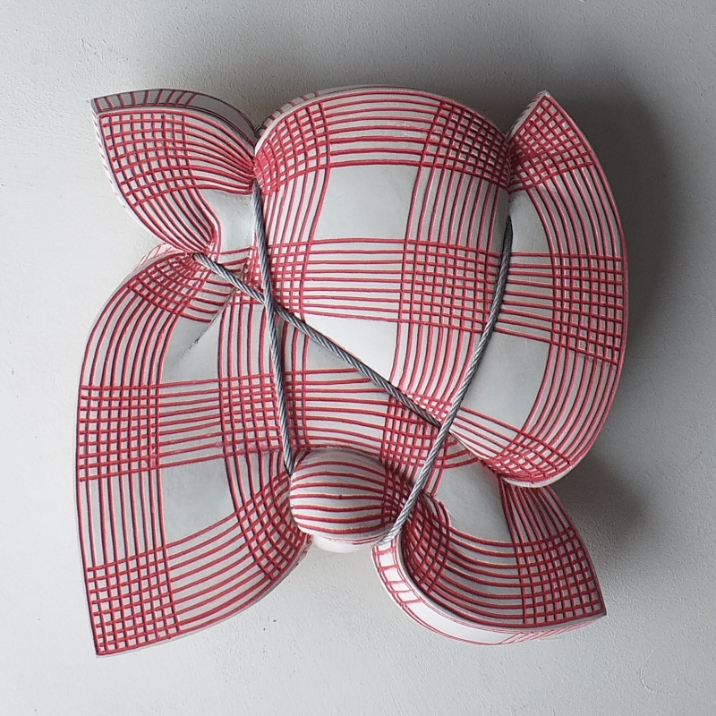 - Egon Digon_Lederhosenträger_Limewood_30x27x7 cm_2022