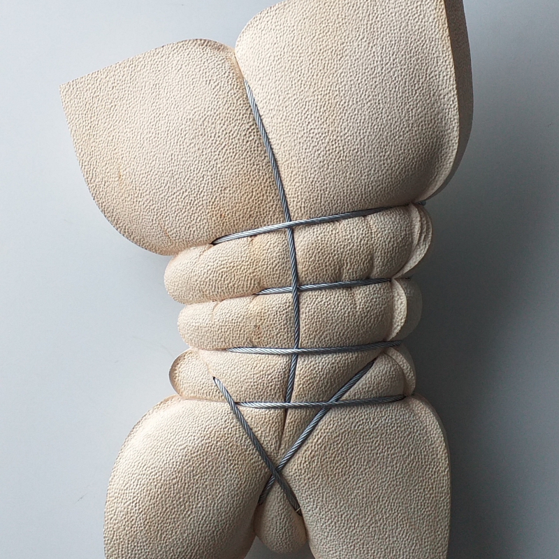 - Egon Digon_Eros_47x31x13cm_Limewood_2022