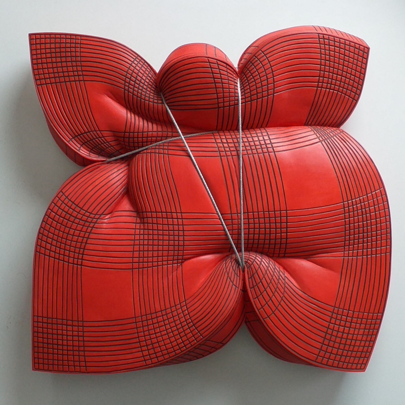 Egon Digon - Egon Digon_strong Red_67x67x14 cm_2022_limewood lacquered