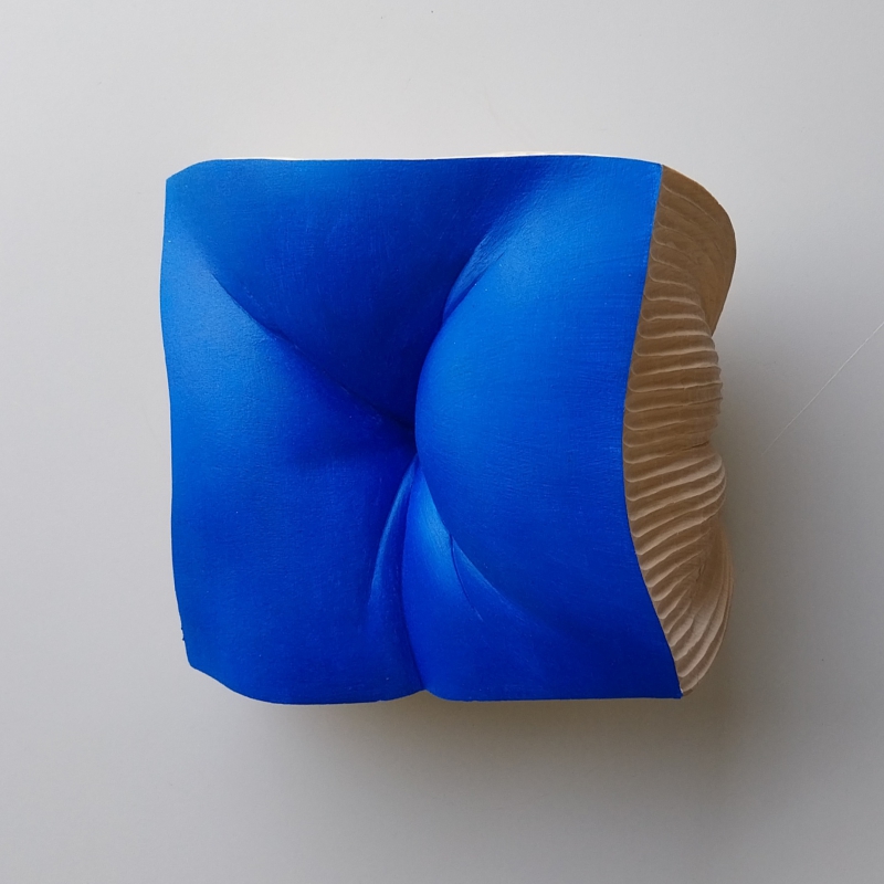Egon Digon - Egon Digon_Enzian_limewood_19x19x13 cm_2026